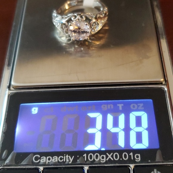 Silver ring with round simulated diamond - Picture 4 of 6